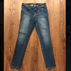 size 8 universal thread mid-rise skinny jeans